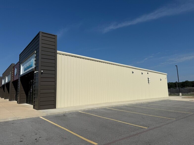 911 Center St, Rogersville, MO à vendre - Photo de l’immeuble – Image 3 sur 8