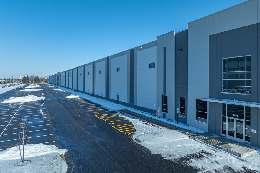 2000 S Rowell Ave, Joliet, IL à louer - Photo de l’immeuble – Image 2 sur 5