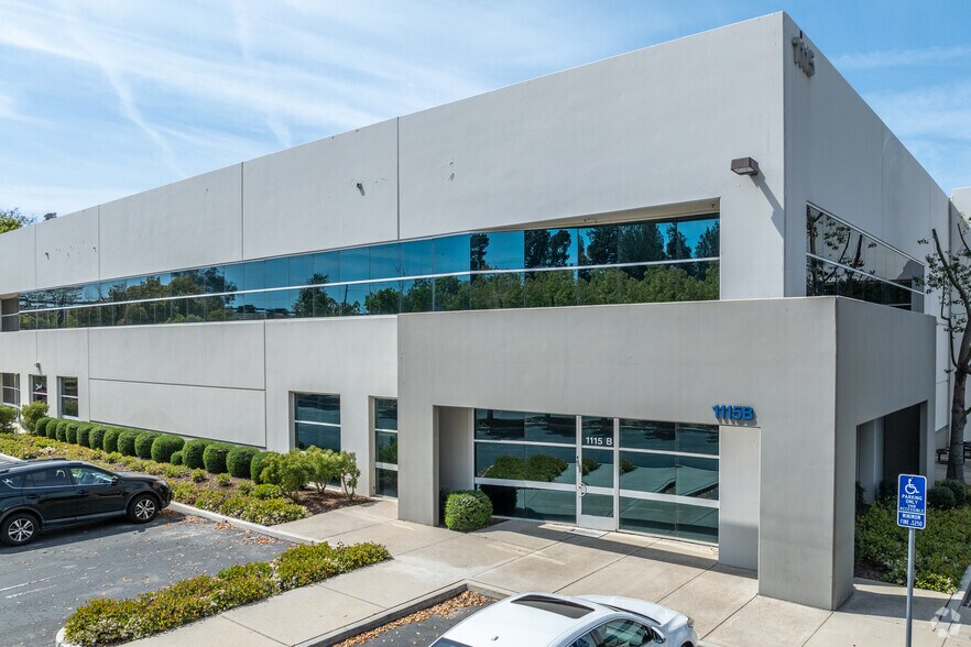 1115 Research Dr, Redlands, CA à louer - Photo de l’immeuble – Image 2 sur 6