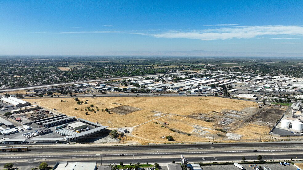 1200 Graphics Dr, Modesto, CA à vendre - Aérien – Image 2 sur 4