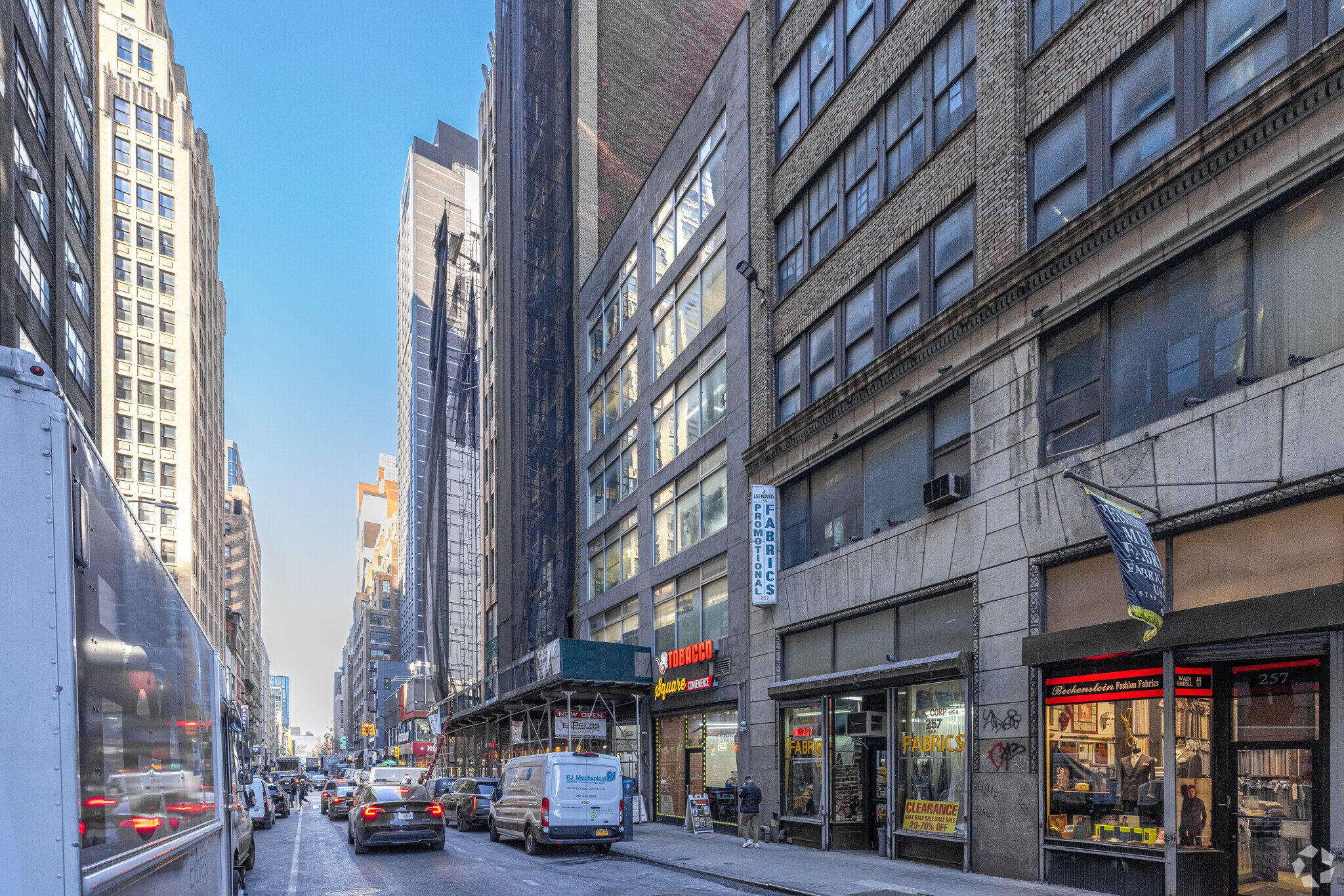 269 W 39th St, New York, NY à louer Photo de l’immeuble– Image 1 sur 8