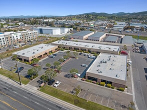 1410 Grand Ave, San Marcos, CA à louer Photo de l’immeuble– Image 1 sur 3
