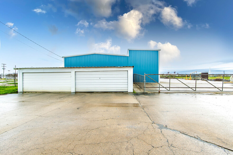 233 Dickson Rd, Houma, LA à vendre - Photo principale – Image 1 sur 18