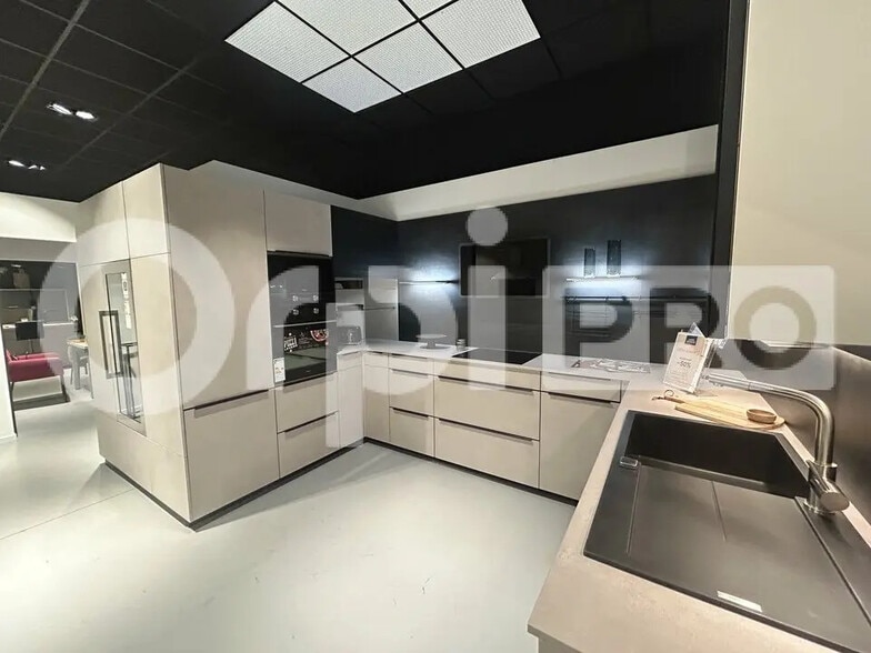 Local commercial dans Anse à louer - Photo intérieure – Image 2 sur 4