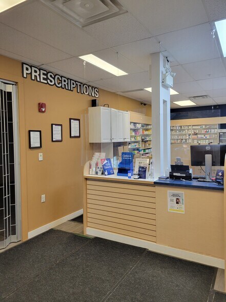 355 Loutit Rd, Fort McMurray, AB à louer - Photo intérieure – Image 2 sur 5