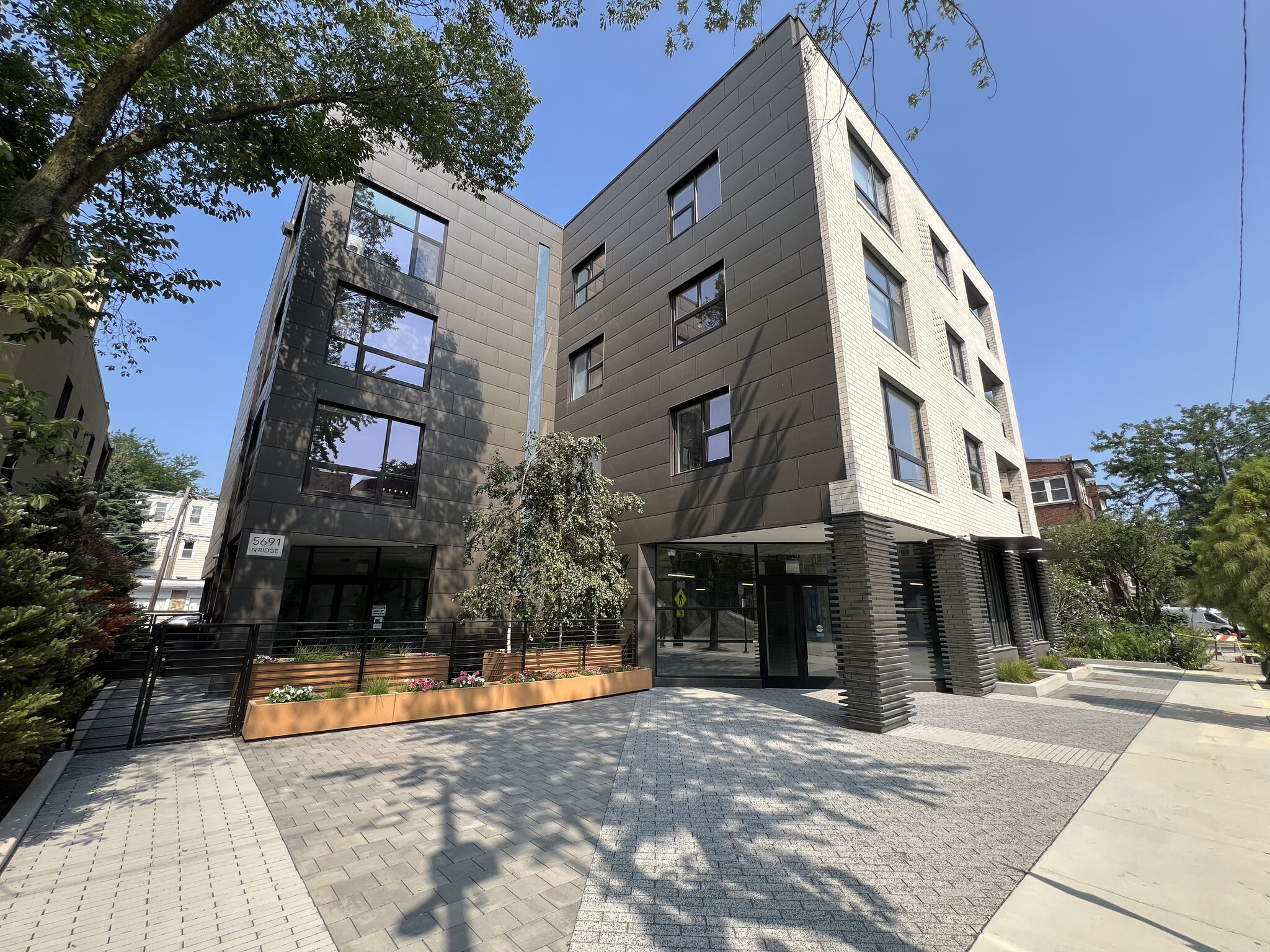 5691-5697 N Ridge Ave, Chicago, IL à vendre Photo de l’immeuble– Image 1 sur 4