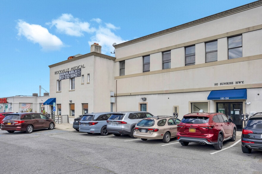 178 Sunrise Hwy, Rockville Centre, NY à louer - Photo de l’immeuble – Image 3 sur 77