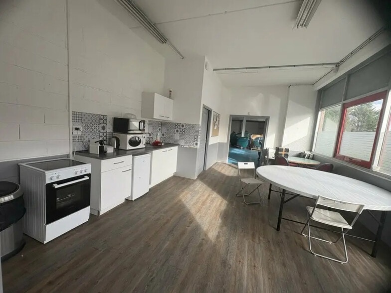 Local d’activités dans Savigny-le-Temple à louer - Photo intérieure – Image 2 sur 7