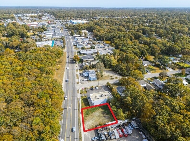 586 Montauk Highway, Shirley, NY à louer - Photo de l’immeuble – Image 3 sur 6