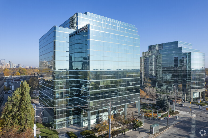 100 Sheppard Ave E, Toronto, ON à louer - Photo de l’immeuble – Image 2 sur 4
