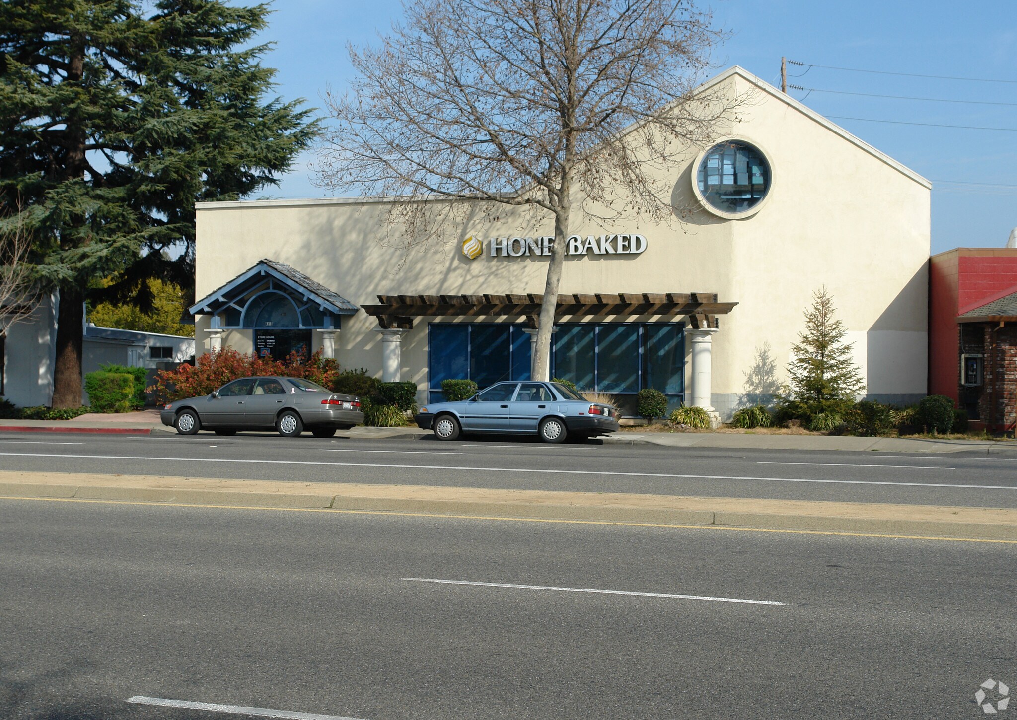 4113 El Camino Real, Palo Alto, CA à louer Photo de l’immeuble– Image 1 sur 4