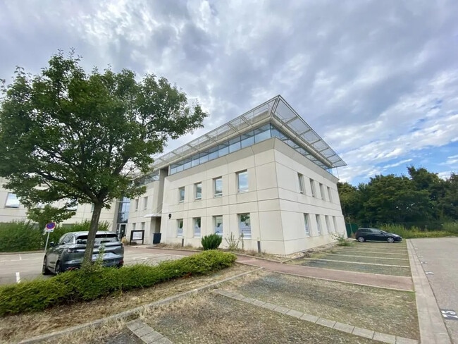 Plus de détails pour 9 Allée Irène Joliot Curie, Saint-Priest - Bureau à louer