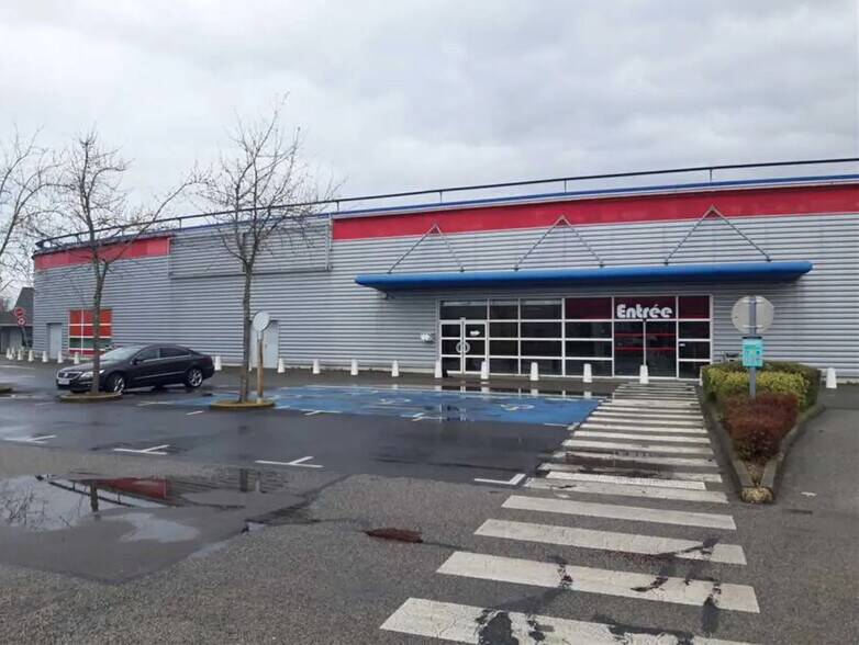 Local commercial dans Maurepas à louer - Photo de l’immeuble – Image 1 sur 6