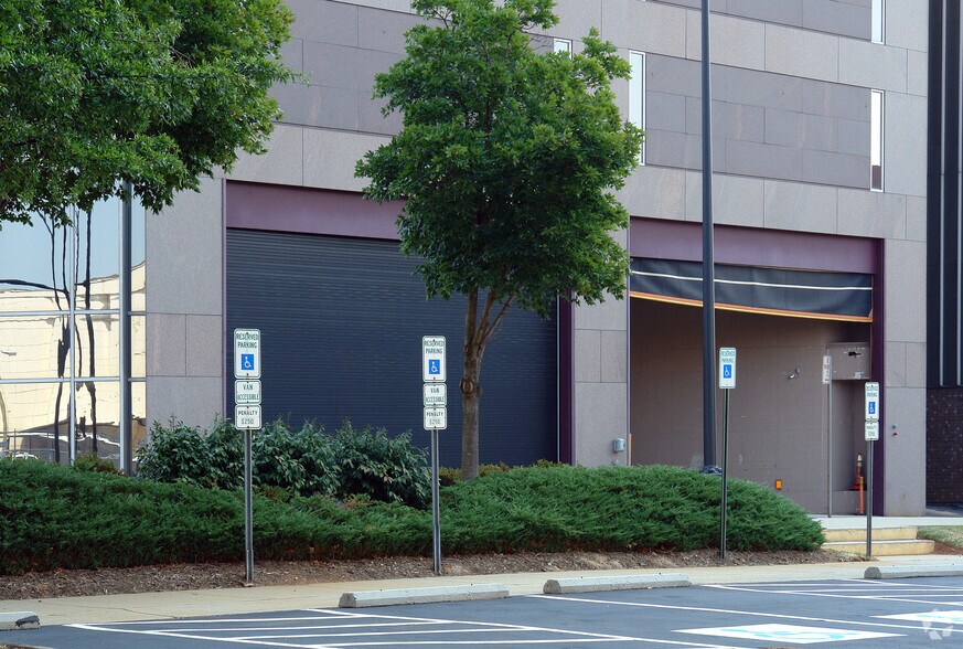 500 W 5th St, Winston-Salem, NC à louer - Photo de l’immeuble – Image 2 sur 9
