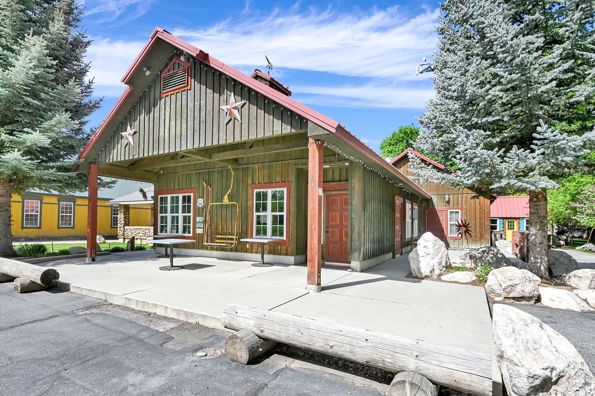 235 7400 E, Huntsville, UT à vendre Photo de l’immeuble– Image 1 sur 32
