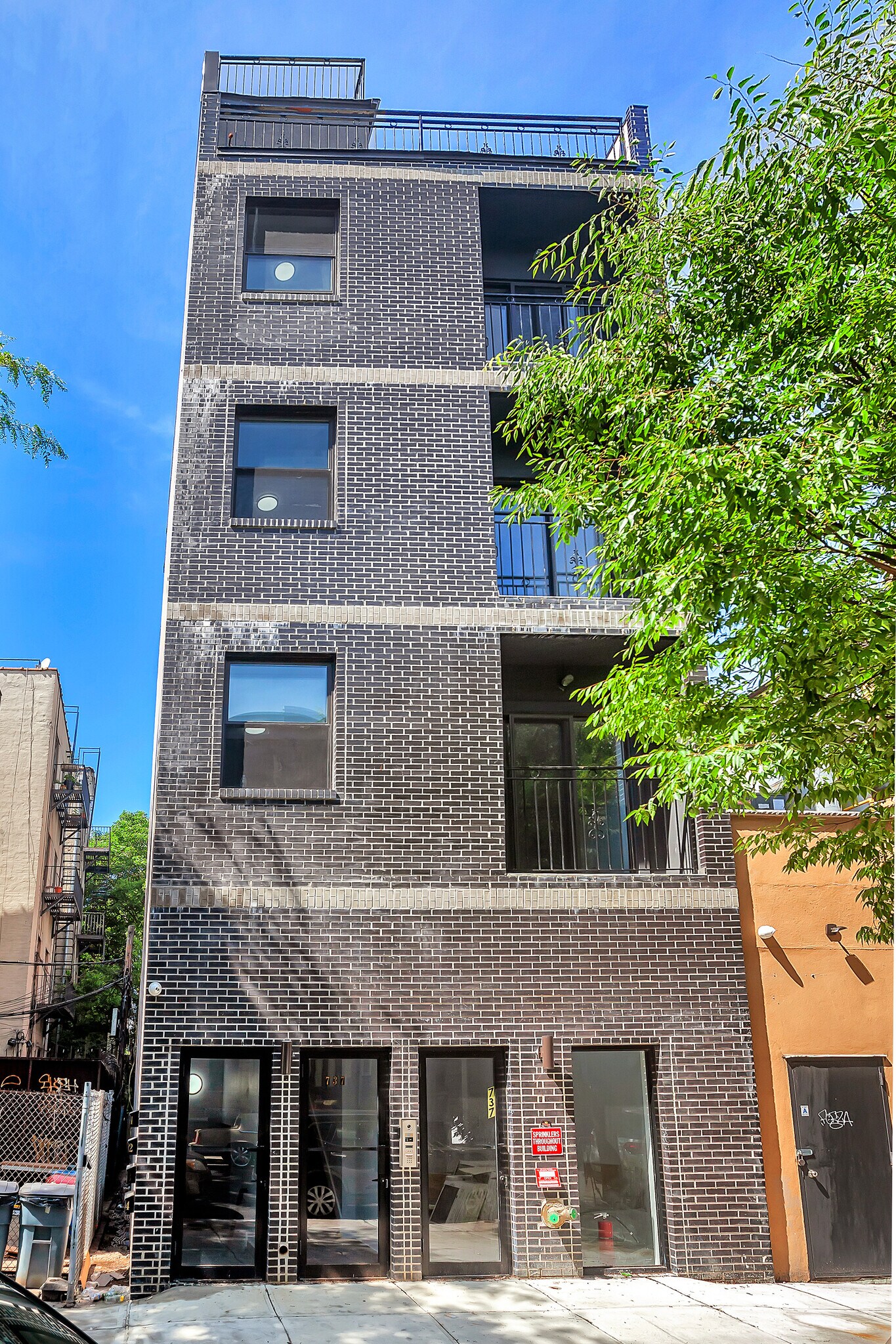 737 Park Pl, Brooklyn, NY à louer Photo de l’immeuble– Image 1 sur 10