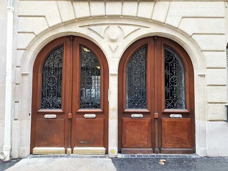 Rue Cernuschi, Paris à louer - Photo de l’immeuble – Image 2 sur 2