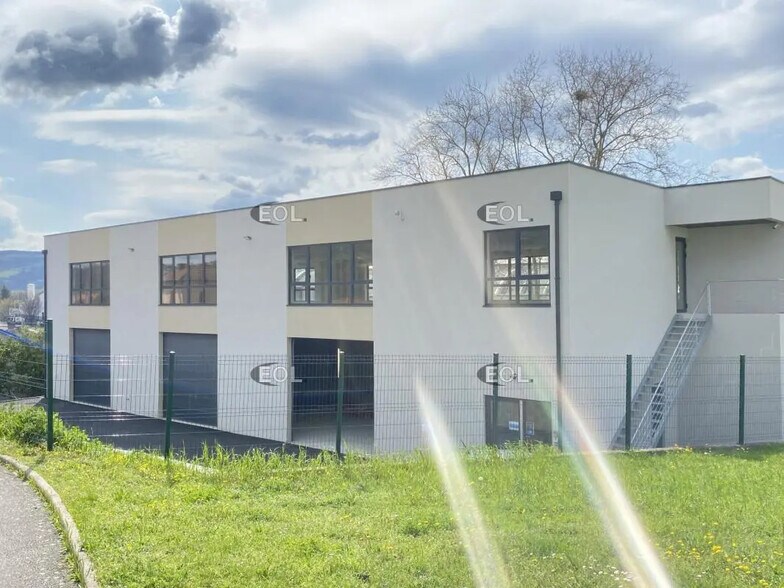 Local d’activités dans Chasse-sur-Rhône à louer - Photo de l’immeuble – Image 2 sur 11