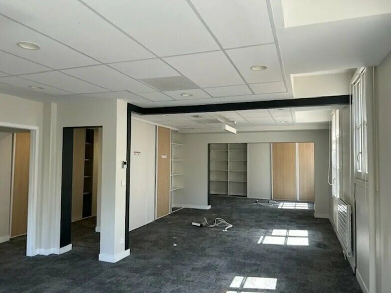 Bureau dans Tours à louer - Photo de l’immeuble – Image 2 sur 9