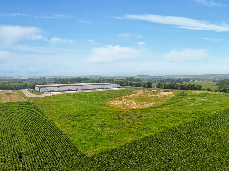 6101 Pedrelli Rd, Deforest, WI à louer - Photo de l’immeuble – Image 1 sur 3