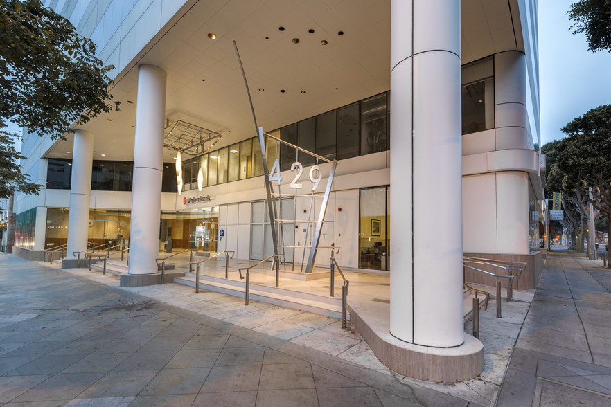 429 Santa Monica Blvd, Santa Monica, CA à louer - Photo de l’immeuble – Image 3 sur 6