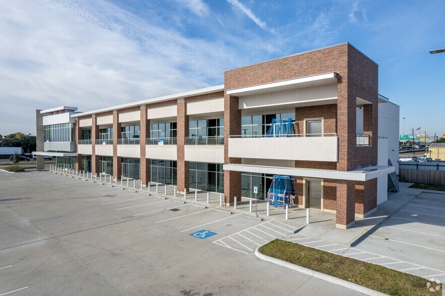 5815 Gulf Fwy, Houston, TX à louer - Photo de l’immeuble – Image 3 sur 9