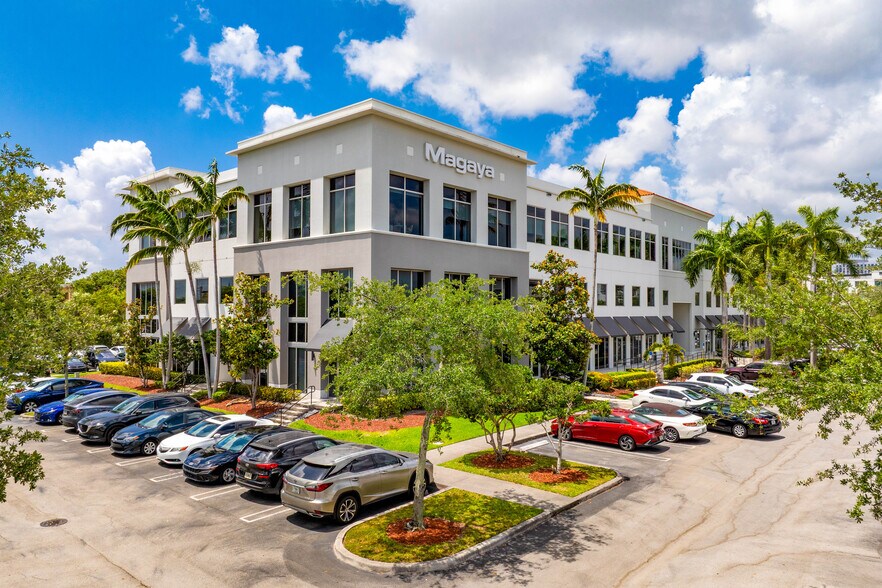 7950 NW 53rd St 41 Condo Portfolio portefeuille de 41 biens à vendre sur LoopNet.fr - Photo de l’immeuble – Image 3 sur 11