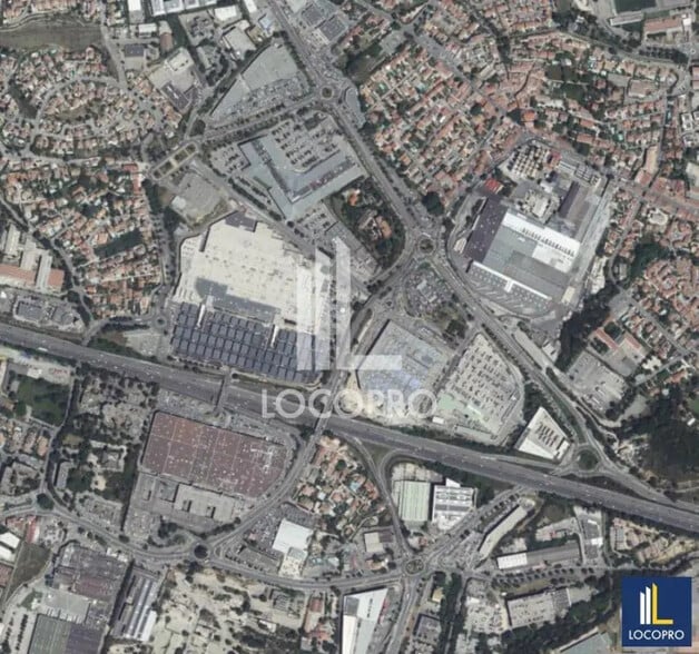 Local commercial dans Marseille à louer - Photo de l’immeuble – Image 3 sur 5