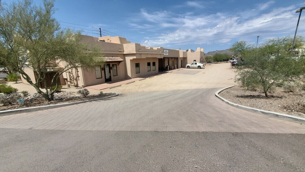 6070 E Cave Creek Rd, Cave Creek, AZ à vendre - Photo de l’immeuble – Image 2 sur 20