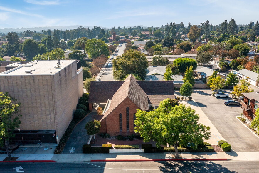 325 N Indian Hill Blvd, Claremont, CA à vendre - Photo de l’immeuble – Image 3 sur 50