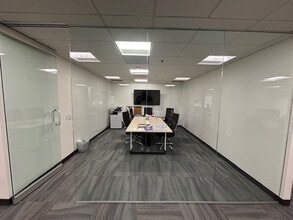 700 N Brand Blvd, Glendale, CA à louer Photo intérieure– Image 2 sur 10