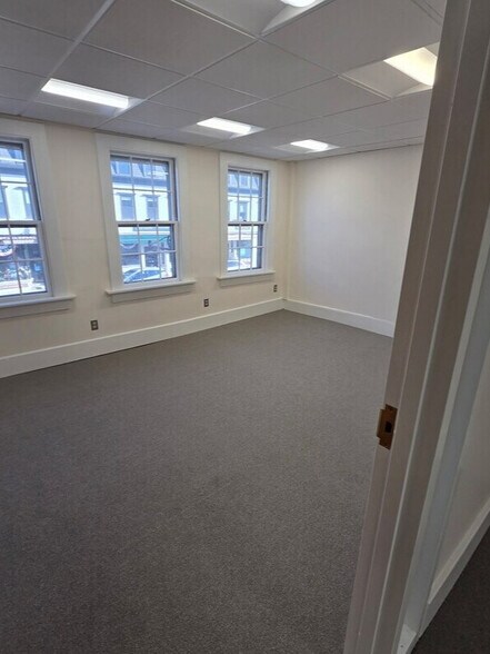 27 Main St, Concord, MA à louer - Photo intérieure – Image 2 sur 8