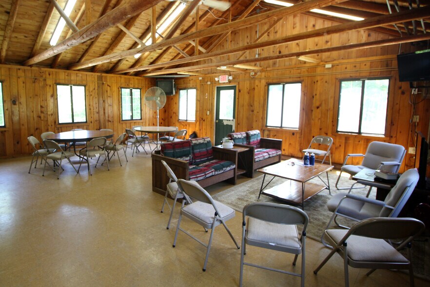 500 Willow Walk Cir NE, Comstock Park, MI à vendre - Hall d’entrée – Image 3 sur 7