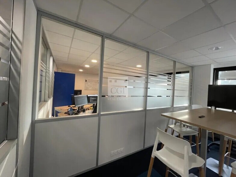 Bureau dans Grenoble à louer - Photo de l’immeuble – Image 3 sur 5