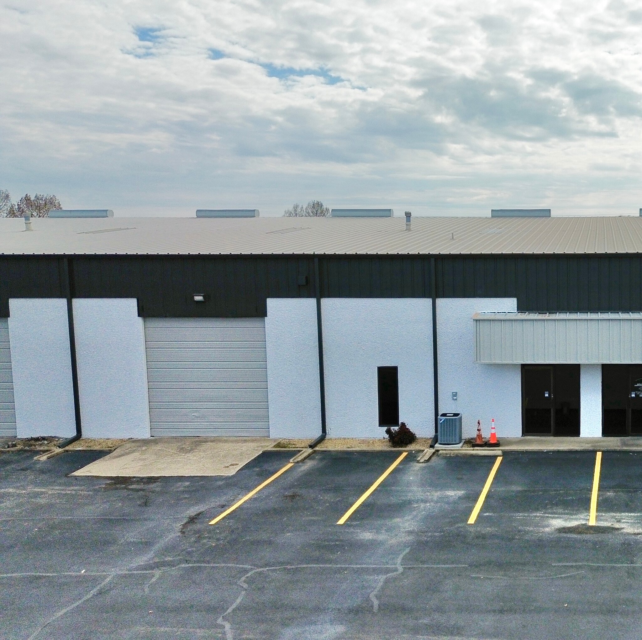 1000-1008 N Commercial Blvd, Arlington, TX à louer Photo de l’immeuble– Image 1 sur 5