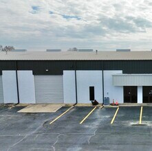 1000-1008 N Commercial Blvd, Arlington, TX à louer Photo de l’immeuble– Image 1 sur 5