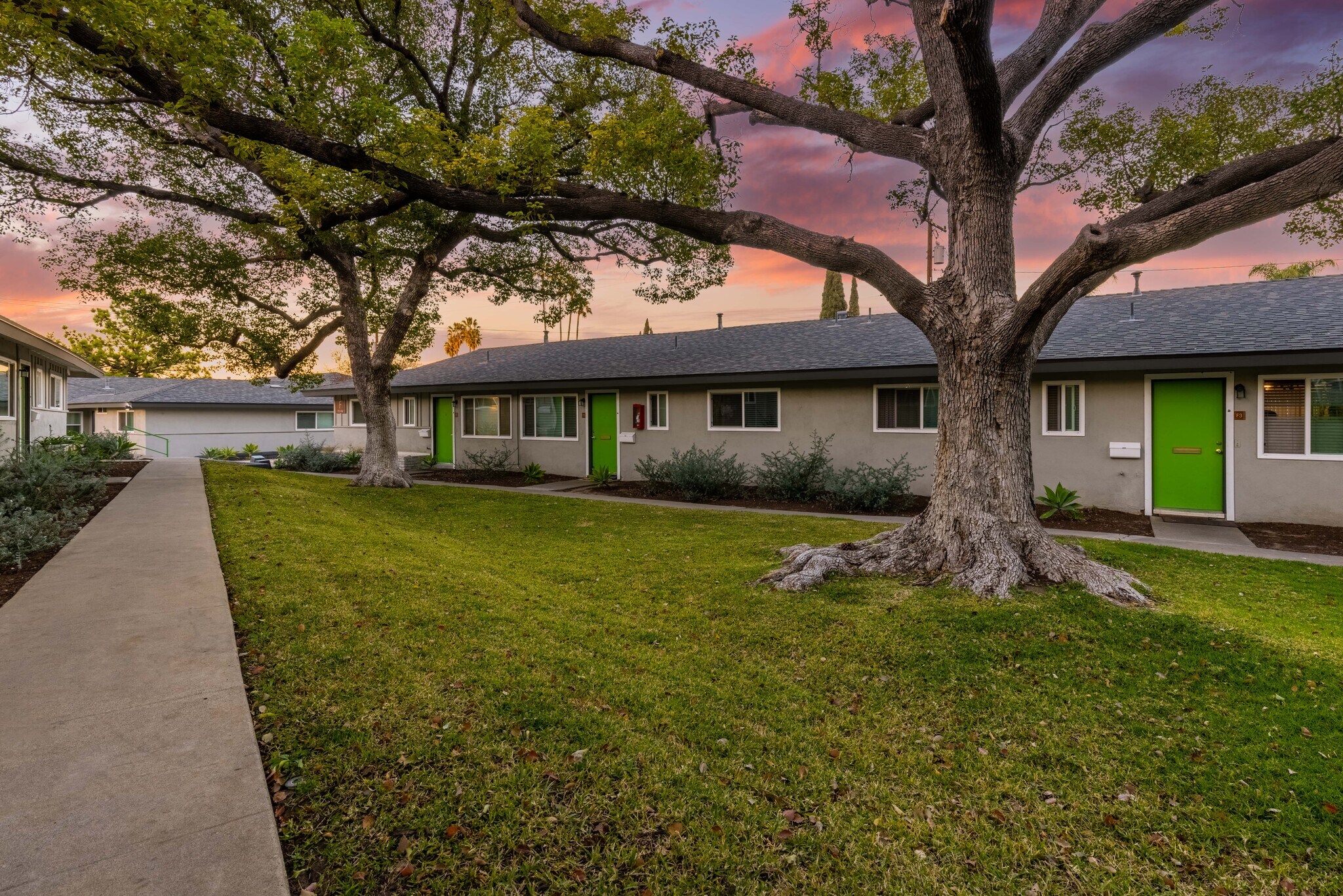 124 N Tustin Ave, Anaheim, CA à vendre Photo de l’immeuble– Image 1 sur 11
