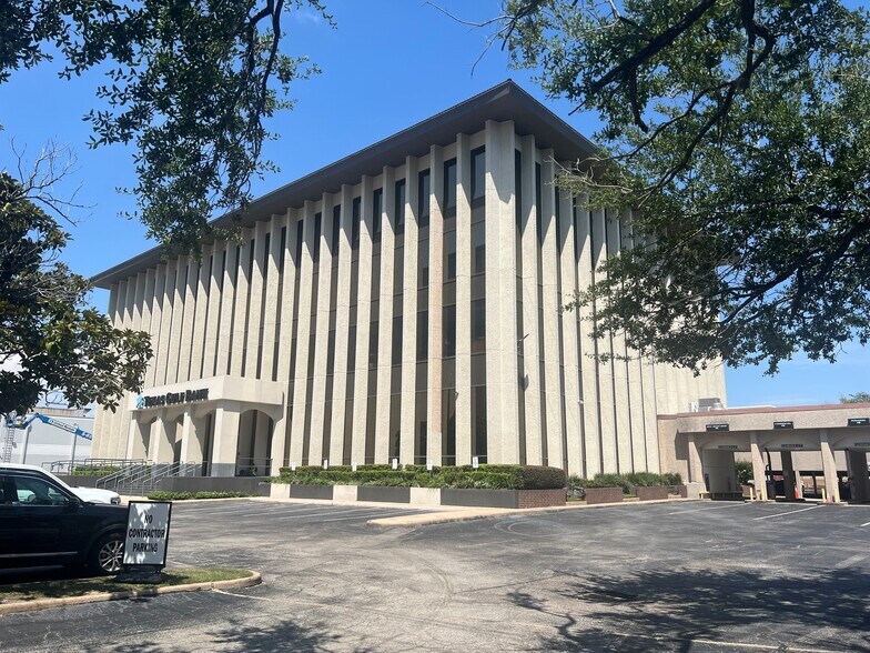 900 Town & Country Blvd, Houston, TX à louer - Photo de l’immeuble – Image 1 sur 8