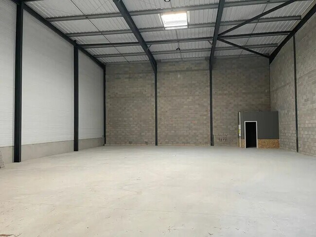 Plus de détails pour Local d'activités, Industriel/Logistique à louer