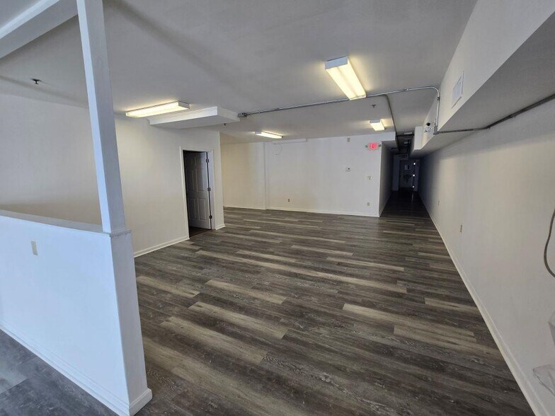 84 Pleasant St, Claremont, NH à louer - Photo de l’immeuble – Image 3 sur 6