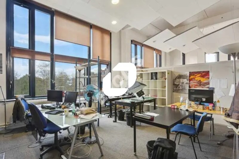 Local d’activités dans Paris à louer - Photo de l’immeuble – Image 3 sur 15