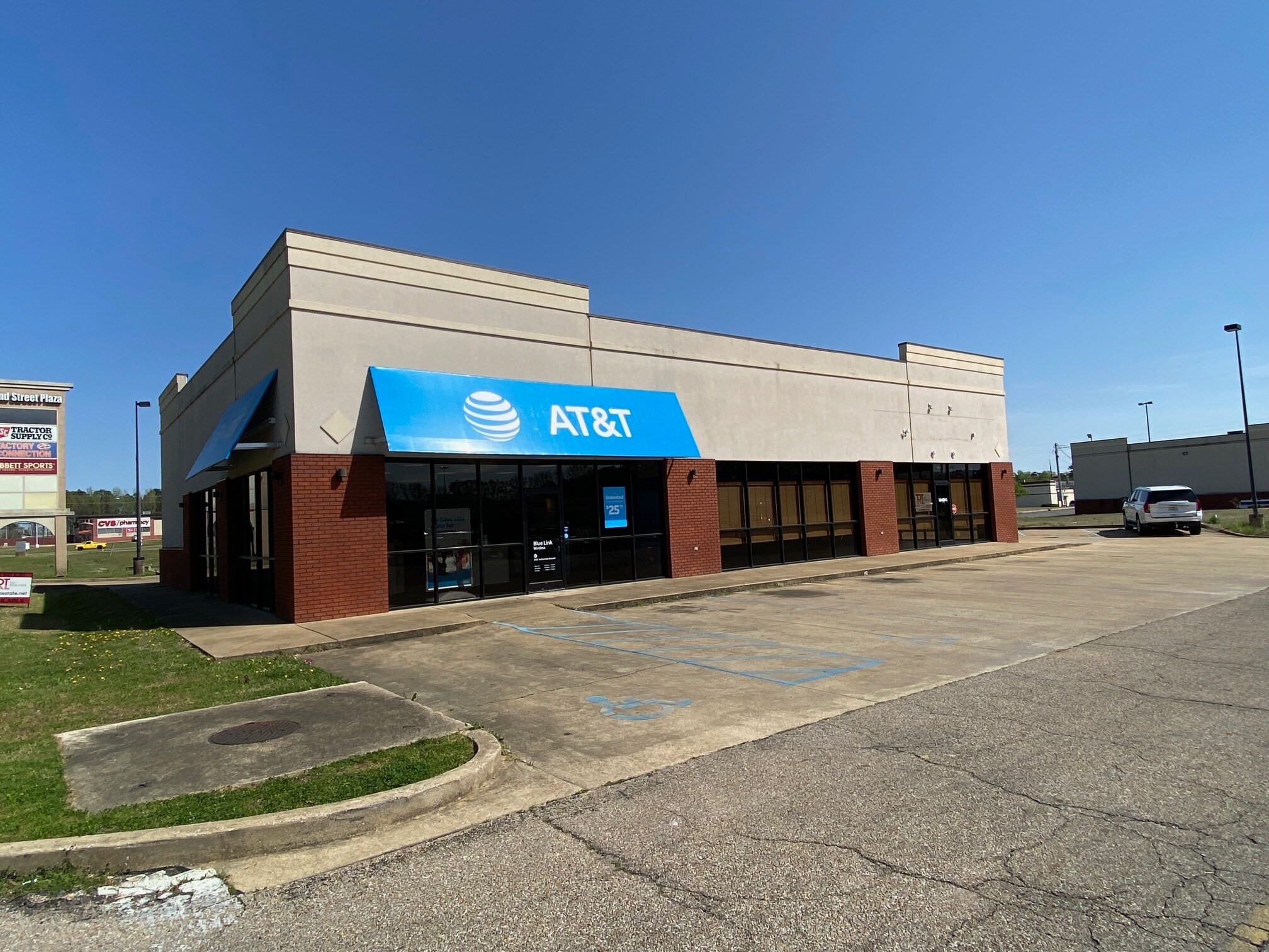 213 Walmart Cir, Booneville, MS à louer Photo principale– Image 1 sur 8