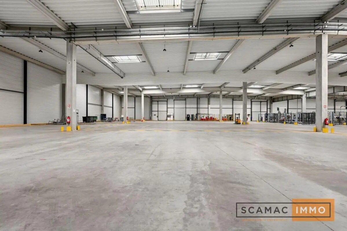 Industriel/Logistique dans Sucy-en-Brie à louer Photo de l’immeuble– Image 1 sur 6