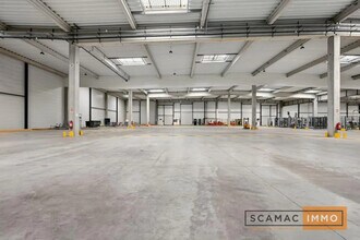 Industriel/Logistique dans Sucy-en-Brie à louer Photo de l’immeuble– Image 1 sur 6
