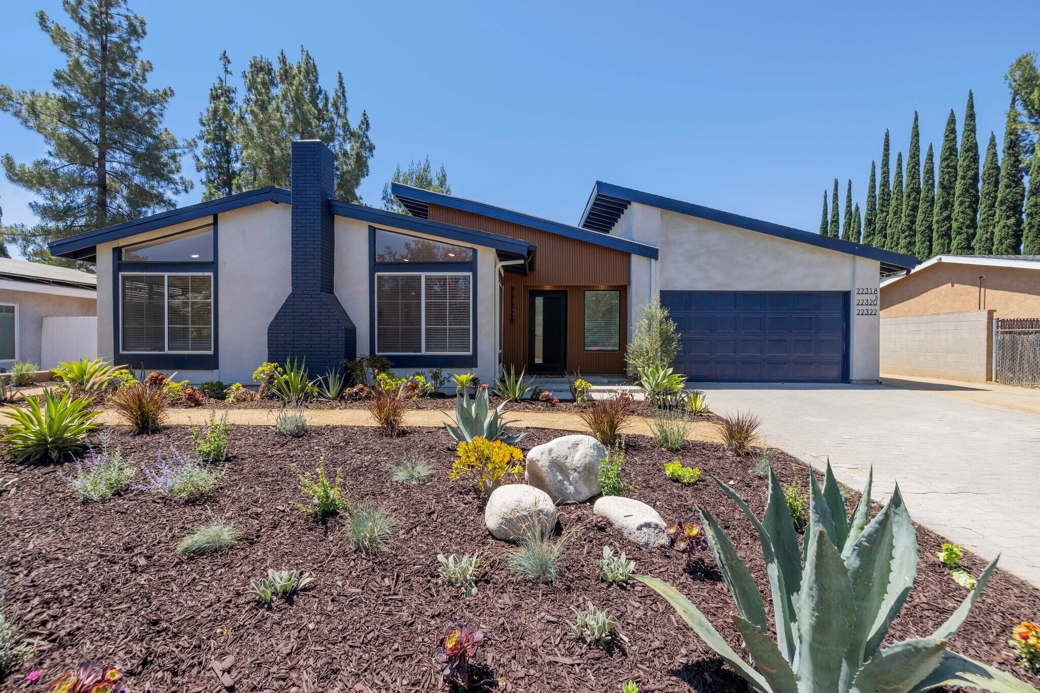 22320 Itasca St, Chatsworth, CA à vendre Photo principale– Image 1 sur 62