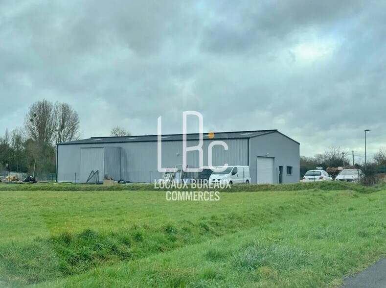 Local d'activités dans Les Touches à vendre - Photo de l’immeuble – Image 1 sur 6