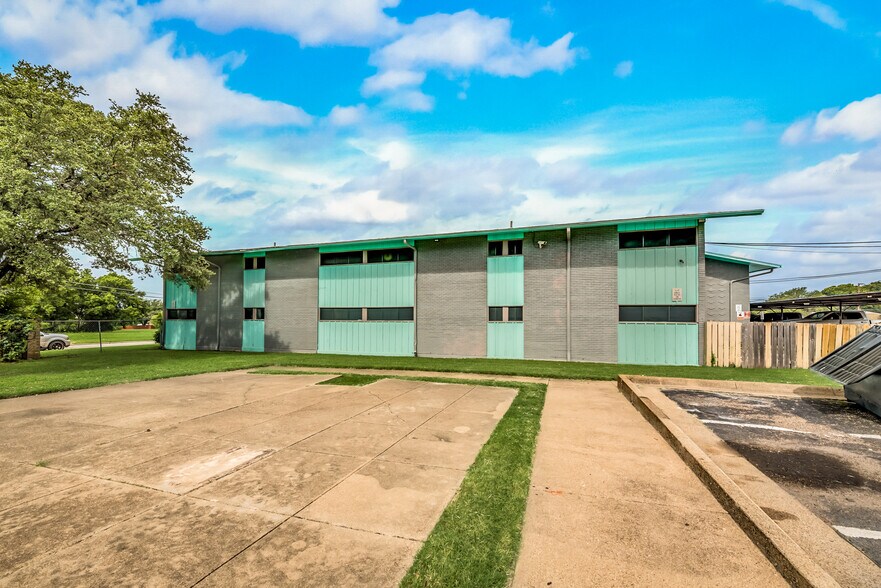 3299 S Polk St, Dallas, TX à vendre - Photo de l’immeuble – Image 3 sur 11