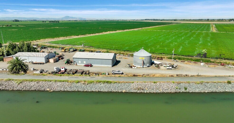 19701 Tyler Island Rd, Walnut Grove, CA à vendre - Photo de l’immeuble – Image 3 sur 5