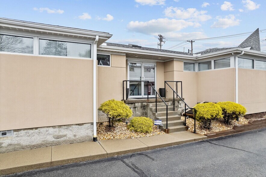 940 Beaver Grade Rd, Coraopolis, PA à vendre - Photo de l’immeuble – Image 3 sur 27