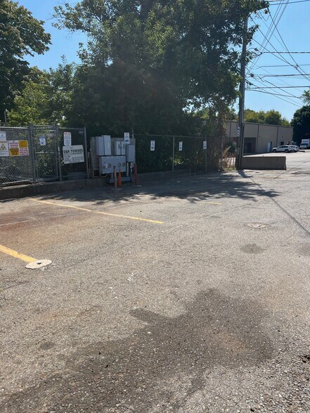 58 Pulaski St, Peabody, MA à louer - Photo de l’immeuble – Image 2 sur 24